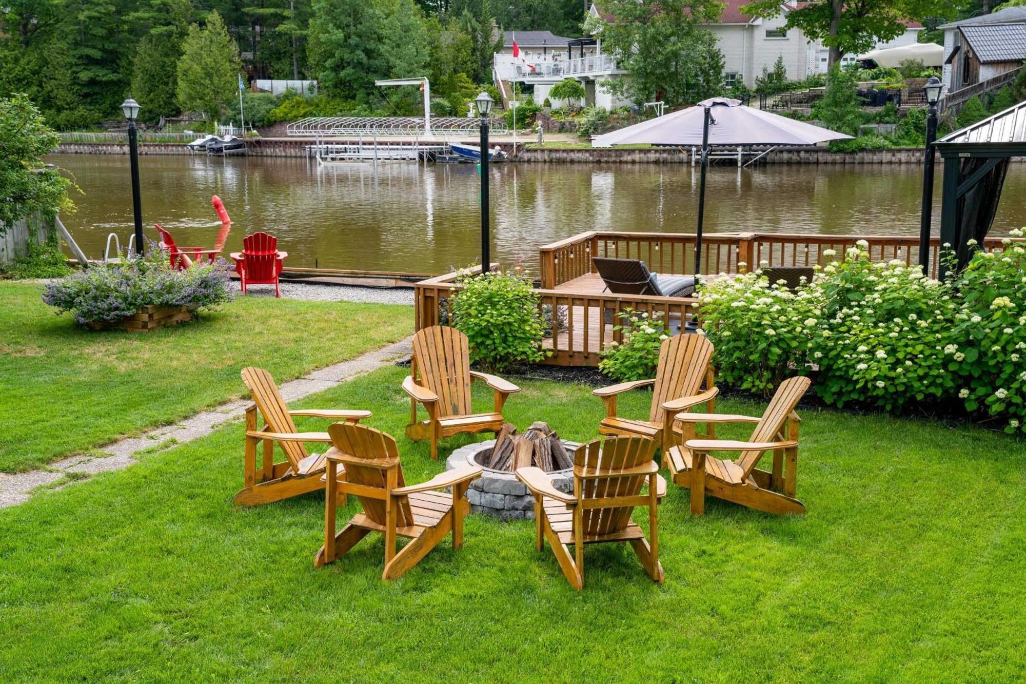 Charming Riverside Cottage, Walk To Beach Васага-Бич Экстерьер фото